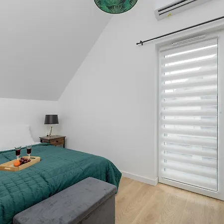 With Garden 450 M To The By Rent Like Lejlighed *